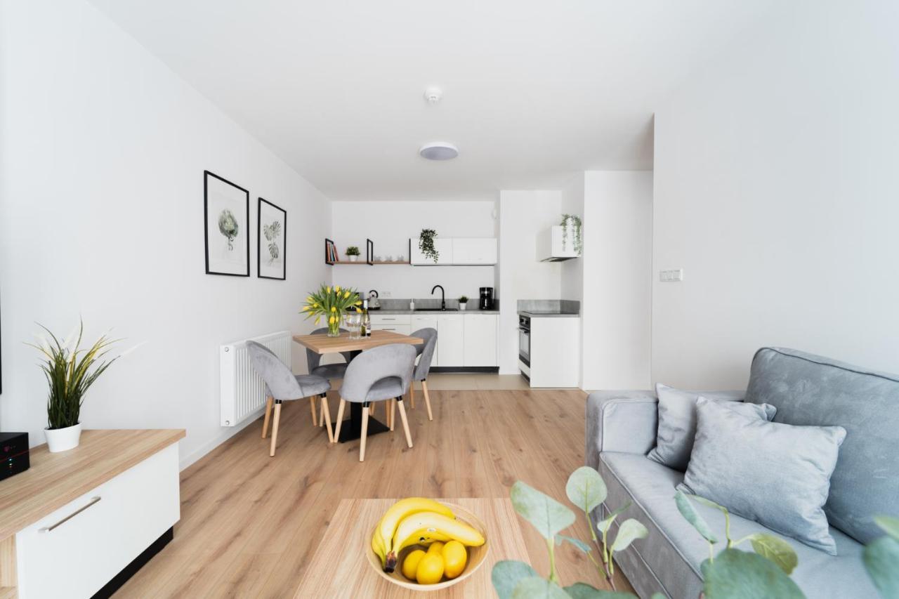Apartment Square *